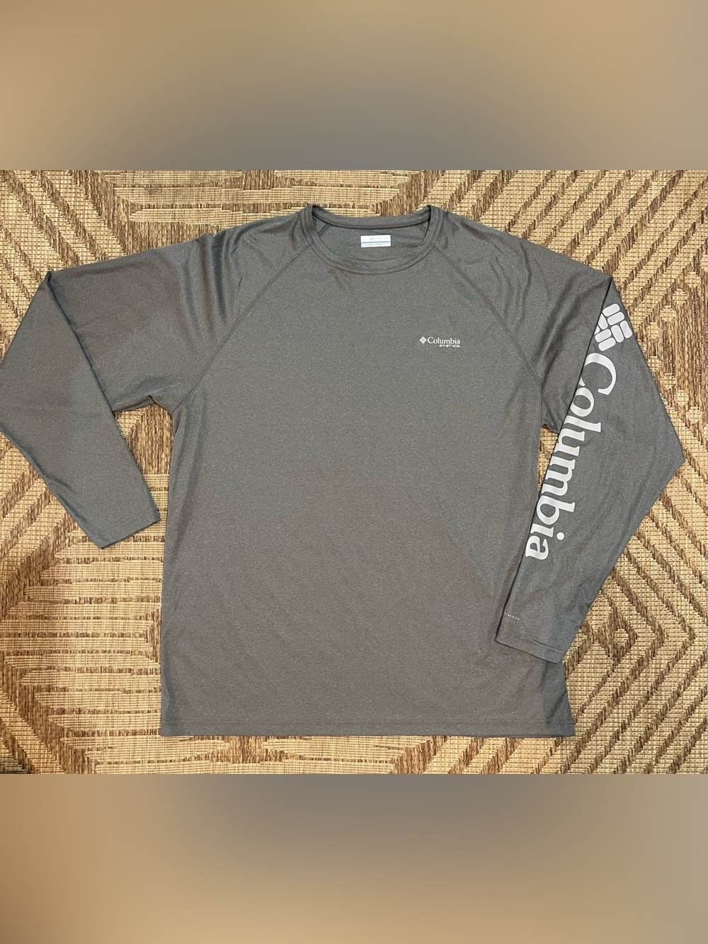 Columbia Men's Long-Sleeve Performance Tee — Charcoal Gray with White Logo